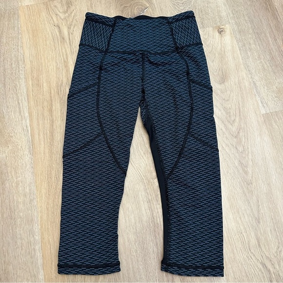 Lululemon Outrun 17" Crop
Score Jacquard Black Indian Ocean / Black - Picture 2 of 16